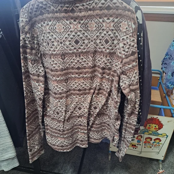 Geometric Patterned Pullover - Picture 4 of 5